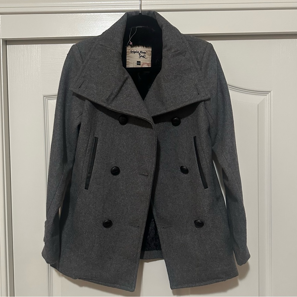 NWOT Triple Five Soul‎ Wool Blend Gray Peacoat Faux Fur Lining. Size M.